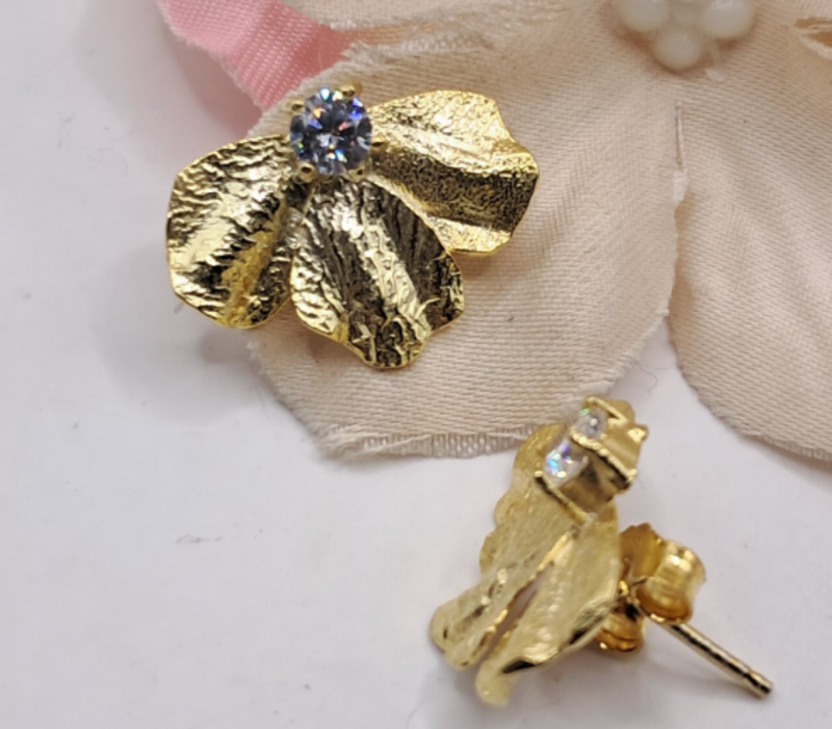 Imagem de Brincos em Prata Dourada com Zirconias 